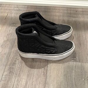 Vans x Karl Lagerfeld Black Leather Slip-On High Tops- Size 7🖤